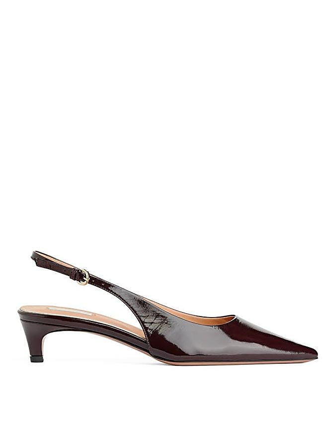 Imagen - Slingback Leather Pumps de Arket, 199 euros.