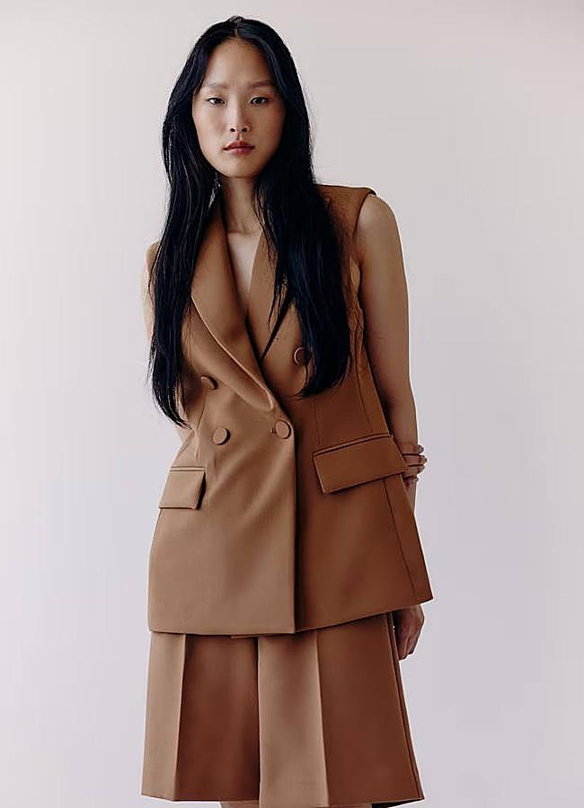 Imagen - Traje con chaleco de vestir y bermudas