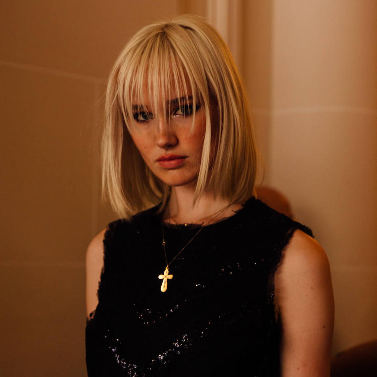 Influencer con corte de pelo para otoño 2024