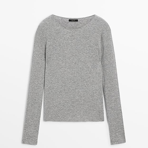 Imagen principal - Jersey punto lana canalé de Massimo Dutti (49,95€)/ Falda midi fluida detalles frunce de Massimo Dutti (79,95€)/ Bailarinas de mujer de piel con fina correa y hebilla de Alohas (150 € en El Corte Inglés)