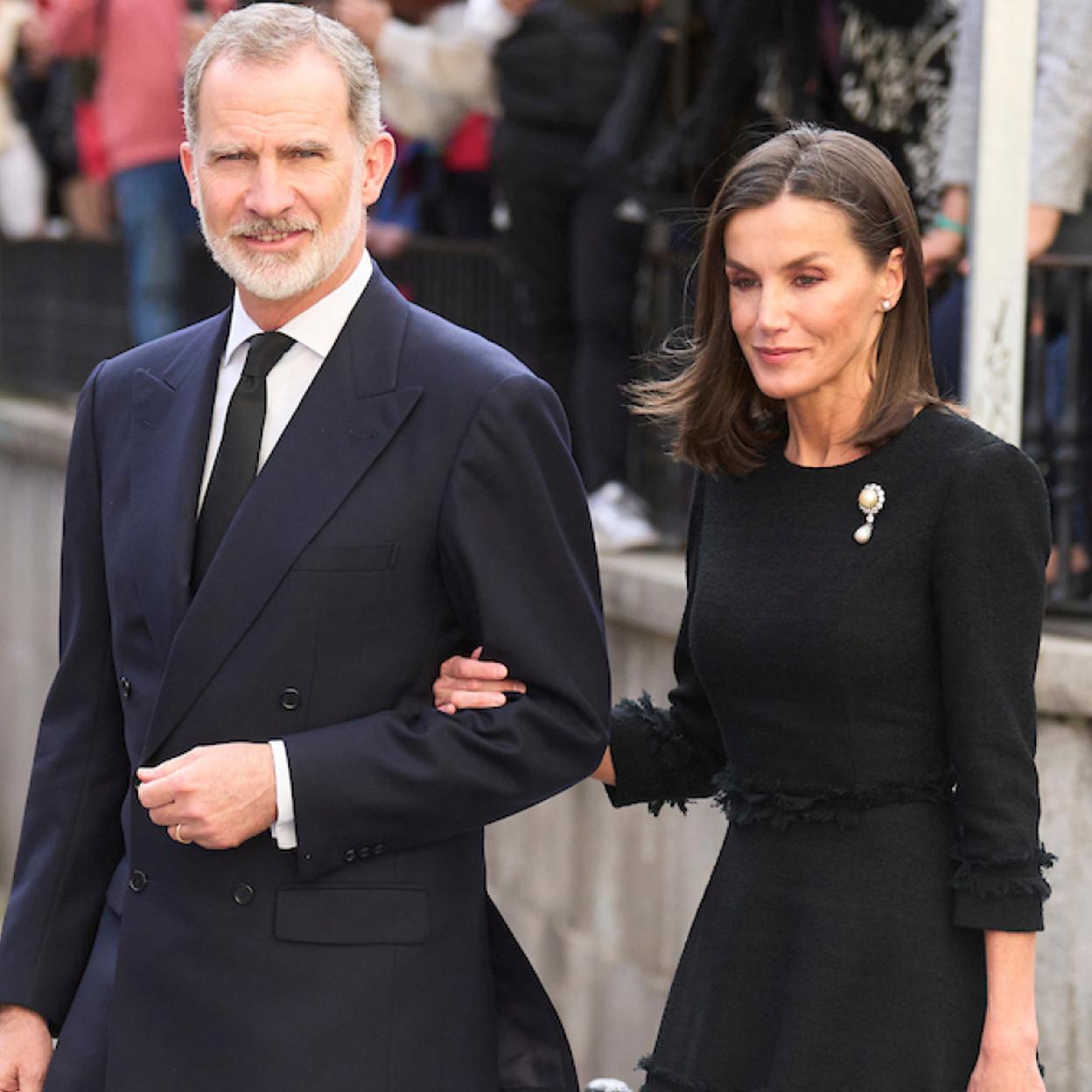 El rey Felipe y la reina Letizia, en el funeral de Fernando Gómez Acebo.