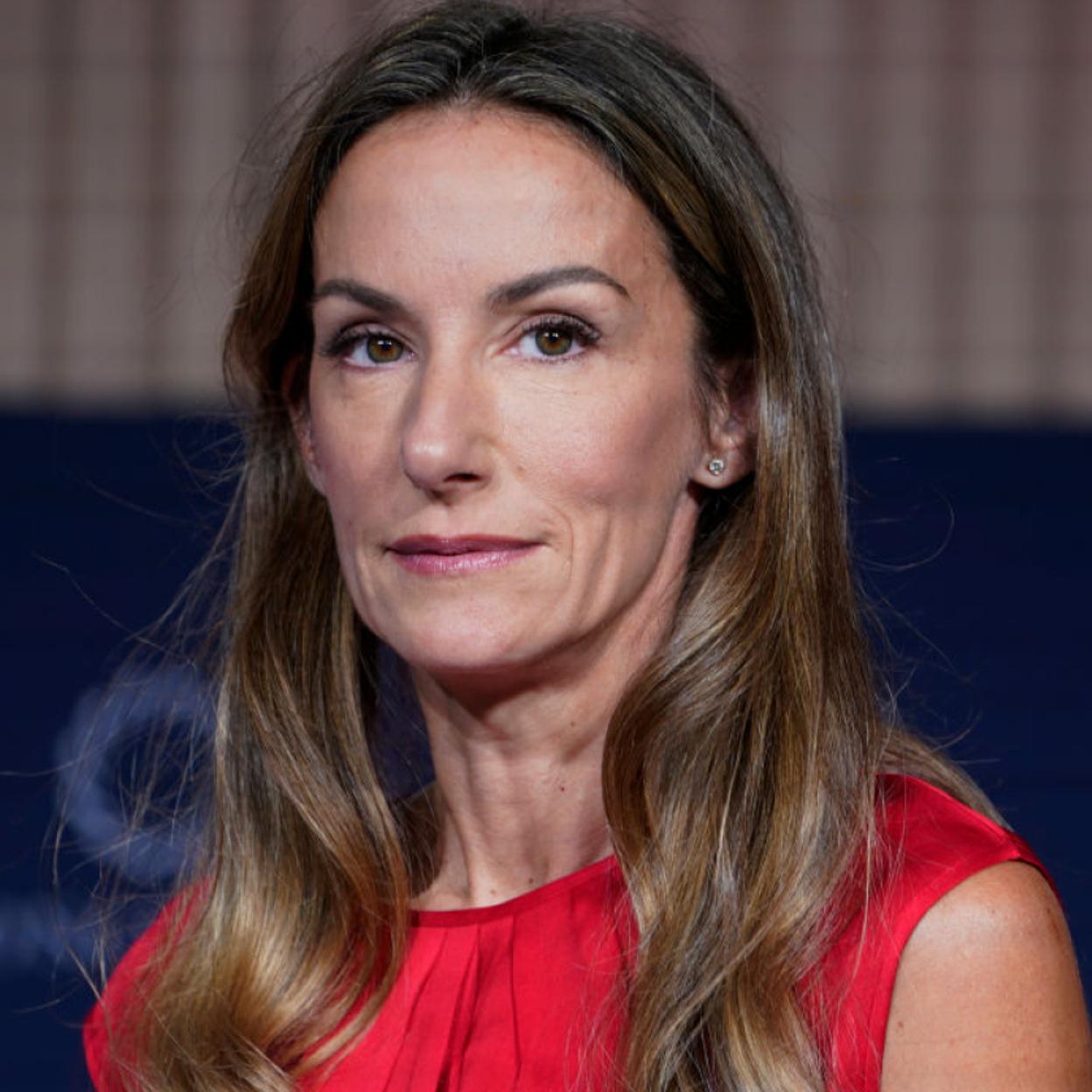 Telma Ortiz, hermana de la reina doña Letizia, siente especial adoración por los vestidos lisos y satinados. 