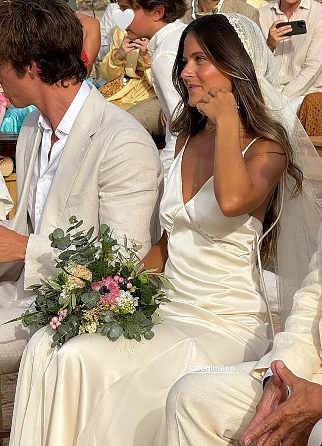 Imagen - El vestido de novia lencero con velo de Bea Gimeno diseñado por Claudia Llagostera. FOTO: Instagram @mariapombo.