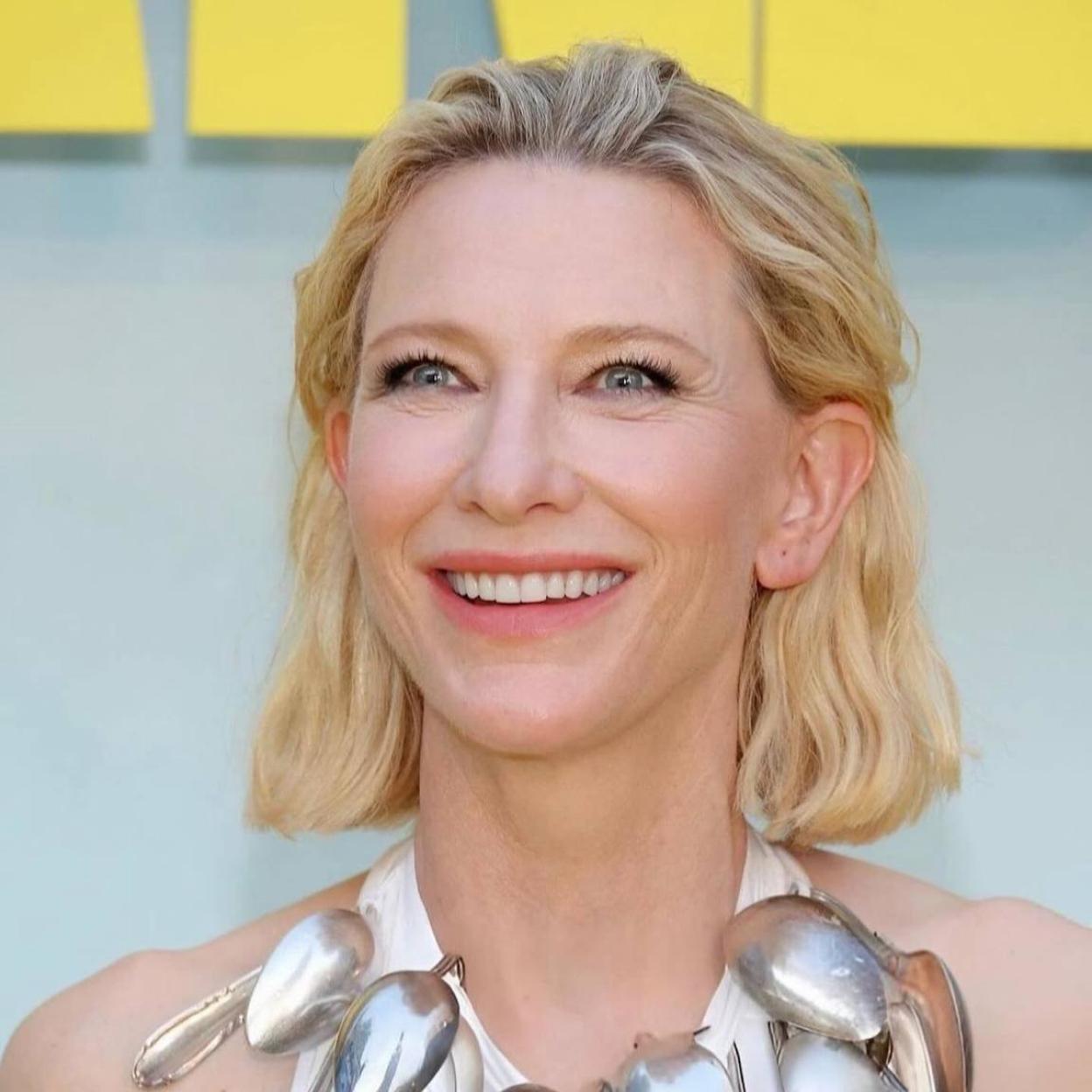 Cate Blanchett con zona del cuello firme y sin arrugas