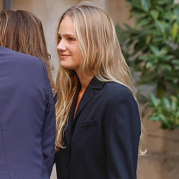 Irene Urdangarin le copia los zapatos a la reina Letizia: su look elegante en el funeral de Juan Gómez-Acebo