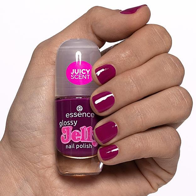 El esmalte de uñas de Essence de acabado jelly.