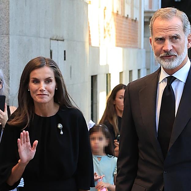 Así ha sido el íntimo funeral del tío de los Gómez-Acebo con el encuentro de los reyes Felipe, Letizia y Juan Carlos