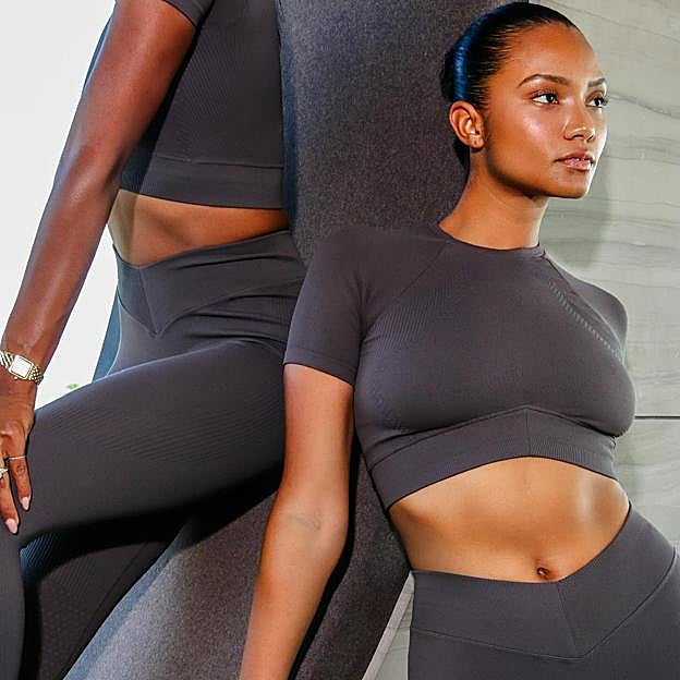 Mujeres con ropa deportiva. 