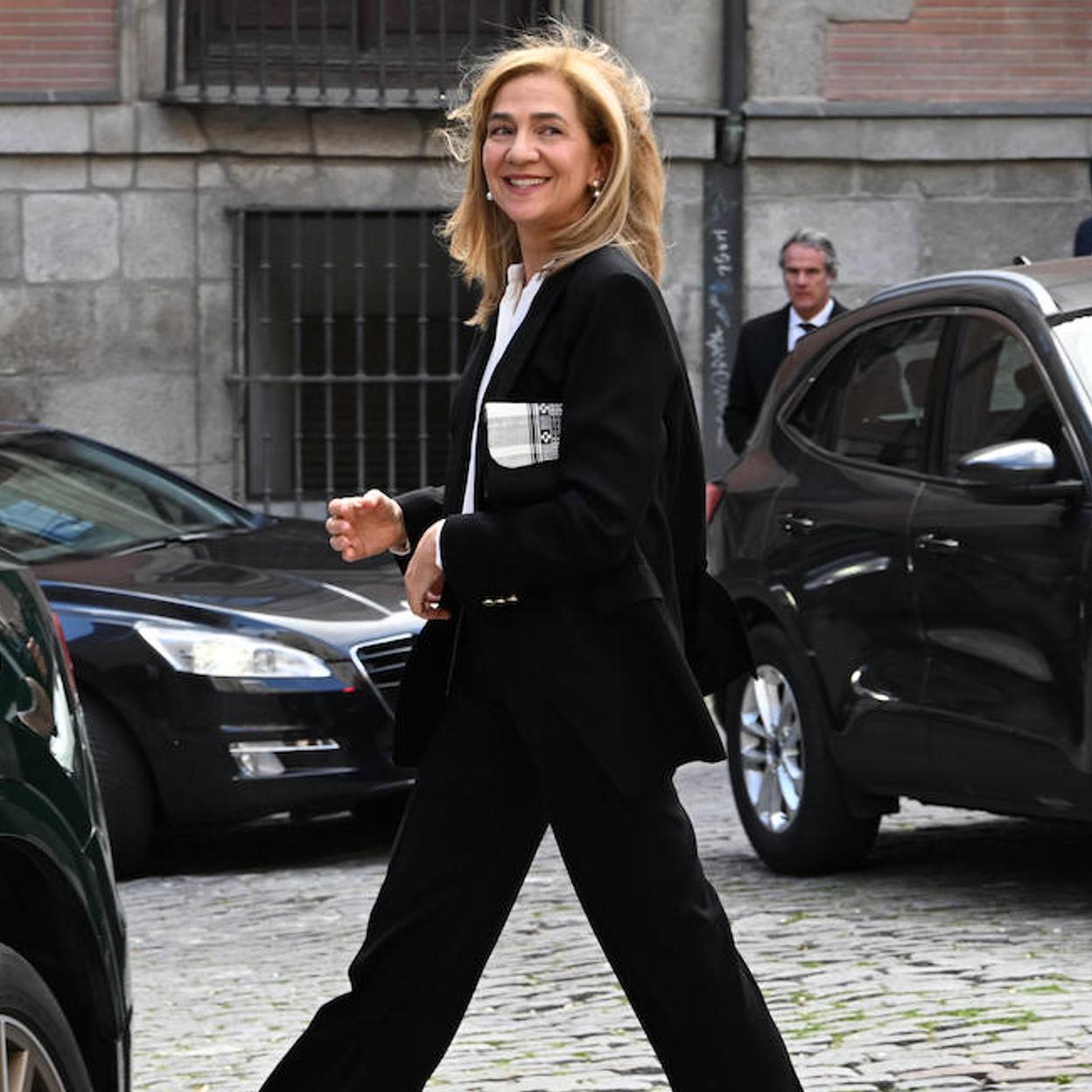 La infanta Cristina, pese a vivir en Ginebra, está cada vez más presente en los medios españoles, también a través de la irrupción mediática de sus hijos. 