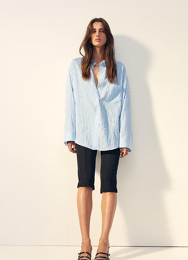 Imagen - Camisa azul oversize de H&M, 19,99 euros.