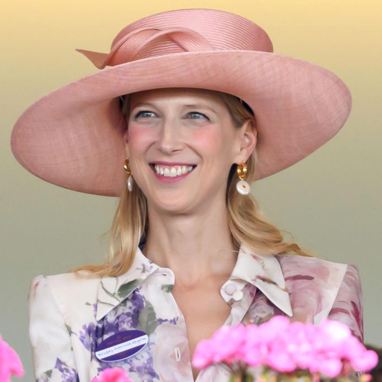 Lady Gabriella Windsor ha reactyivado su agenda social tras unos meses de luto. 