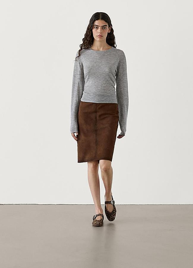 Imagen - Falda de corte midi de Massimo Dutti.
