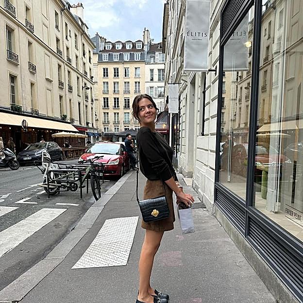 Faldas de ante ideales para lucir con mocasines este otoño