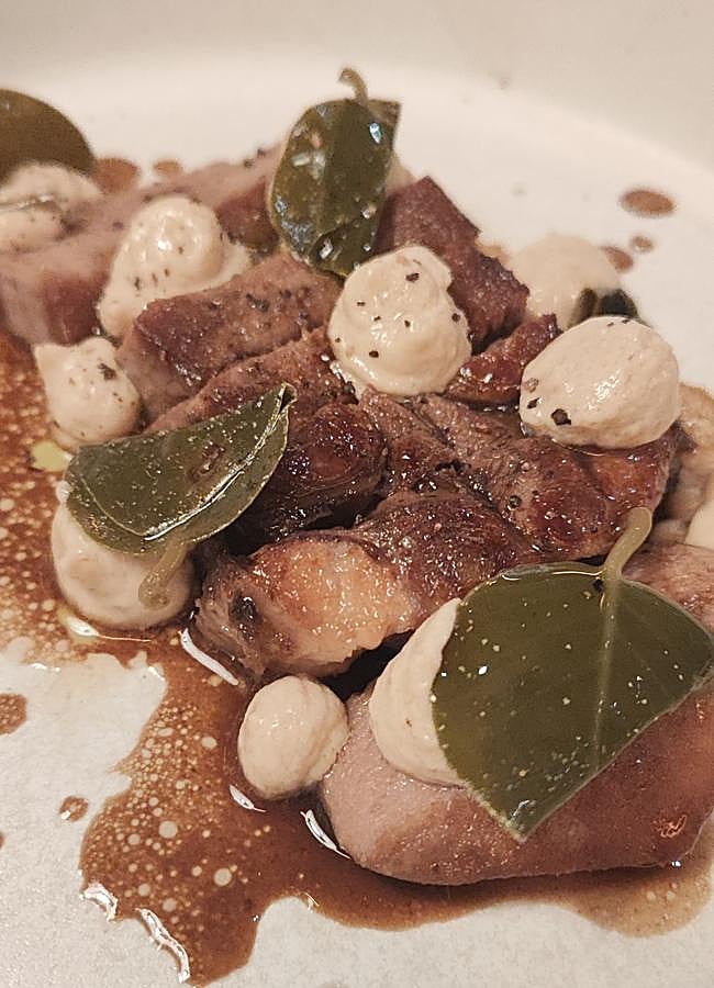 Imagen - La lengua tonnata de Manifiesto 13, nuestro nuevo restaurante favorito. / AFL