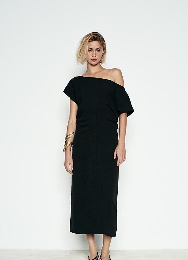 Imagen - Vestido negro midi de Zara.