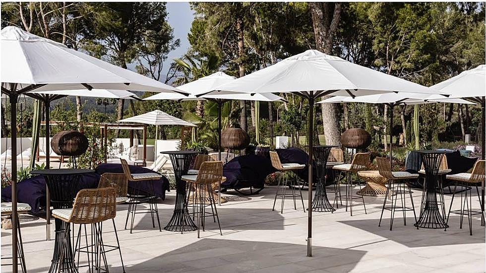 Terraza del restaurante Saba, en Kimpton Aysla Mallorca.