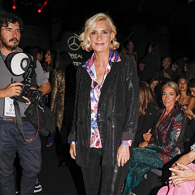 María Zurita, la royal que ha convertido el conjunto de blazer y pantalón en su básico para todo