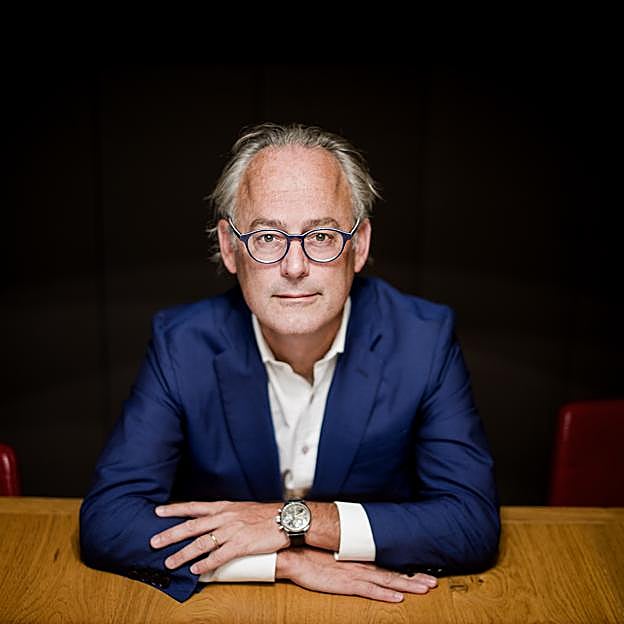 Amor Towles, autor de Un caballero en moscú y La autopista Lincoln, en una imagen tomada en una de sus visitas a España. 