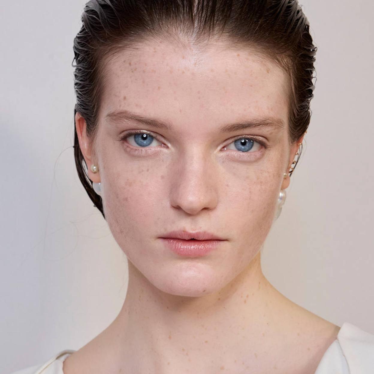 Modelo con piel limpia