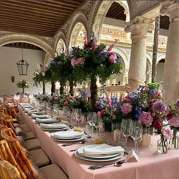 Una boda en el claustro del monasterio. 