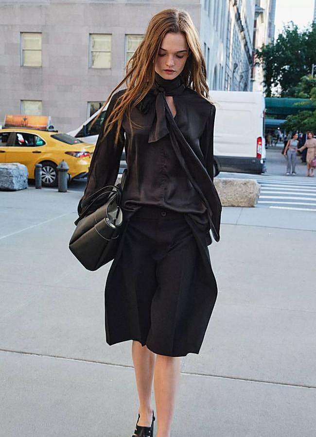 Imagen - Camisa satinada con lazada en el cuello