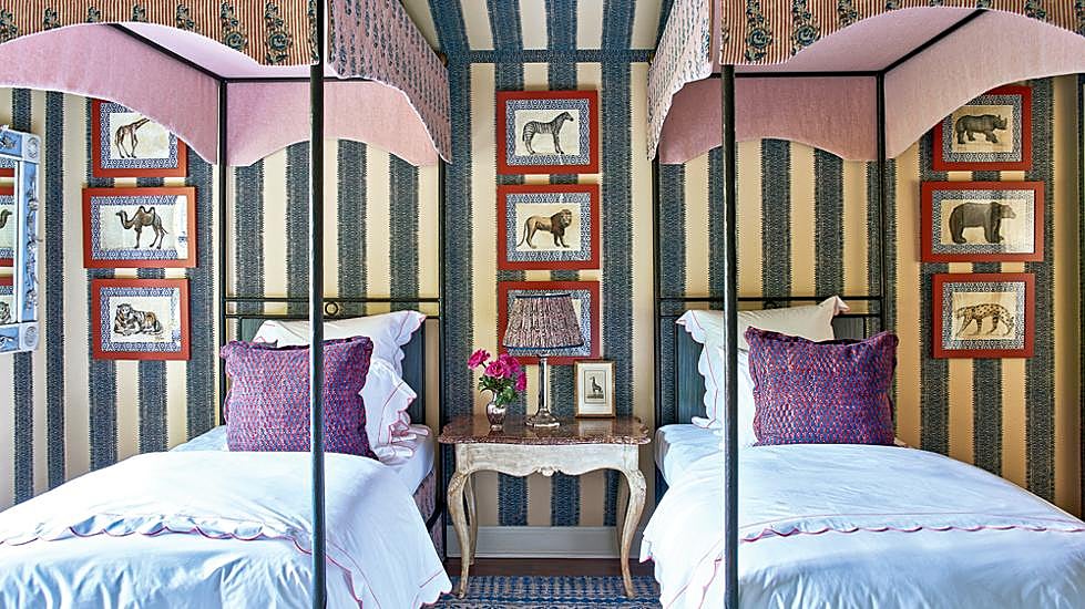 Smith es un enamorado de las telas y tiene su propia línea, Jasper. Arriba, uno de sus trabajos: un dormitorio en una residencia de Los Ángeles. A 