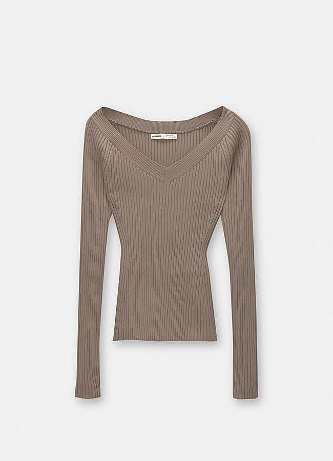 Imagen - Jersey marrón en pico de Pull&Bear, 22,99 euros.