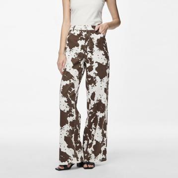 Imagen secundaria 1 - Pantalones de vaca de Pull&Bear, Pieces y Massimo Dutti.