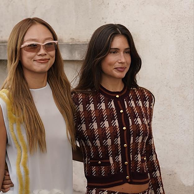 Chaquetas de tweed cortas que llevan las chicas bajitas porque estilizan y quedan muy elegantes