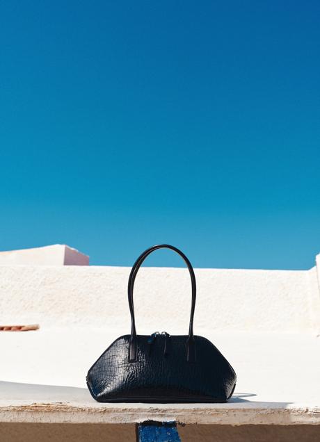 Imagen - Bolso negro de Massimo Dutti (199 euros)