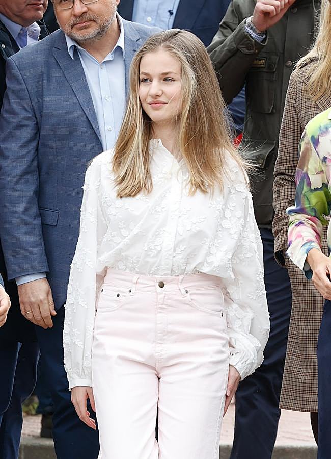 Imagen - Leonor con blusa romántica de flores en abril de 2022. Foto: Gtres.