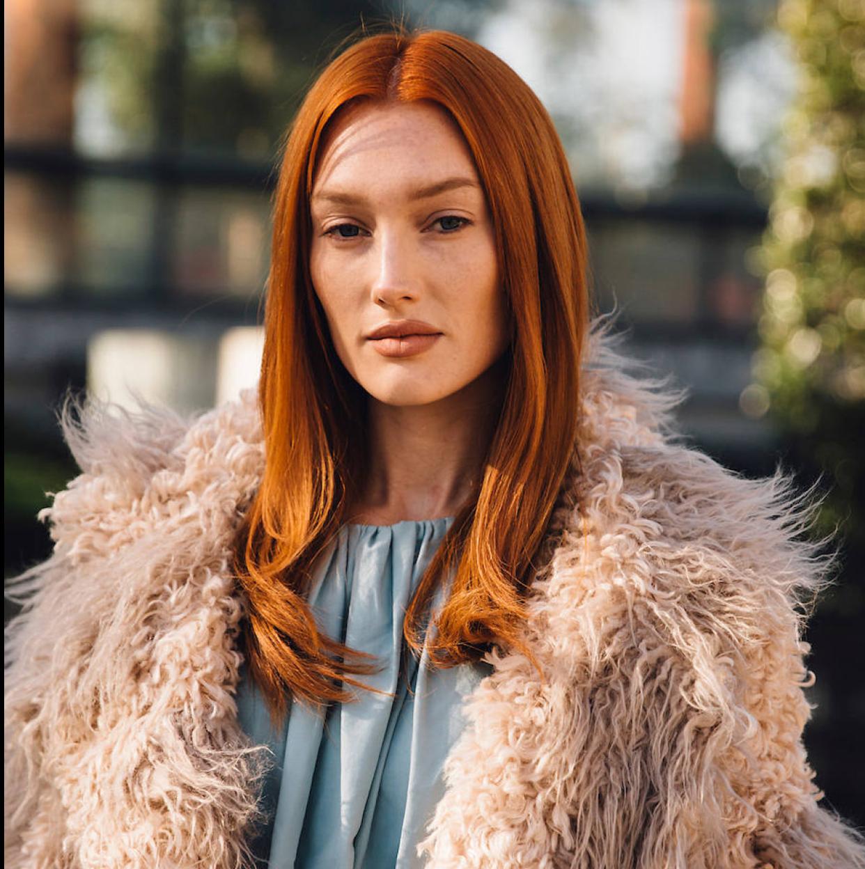 Modelo con maquillaje tendencia para otoño 2024