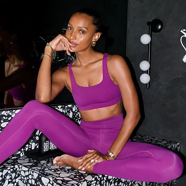 Mujer con un conjunto deportivo. 