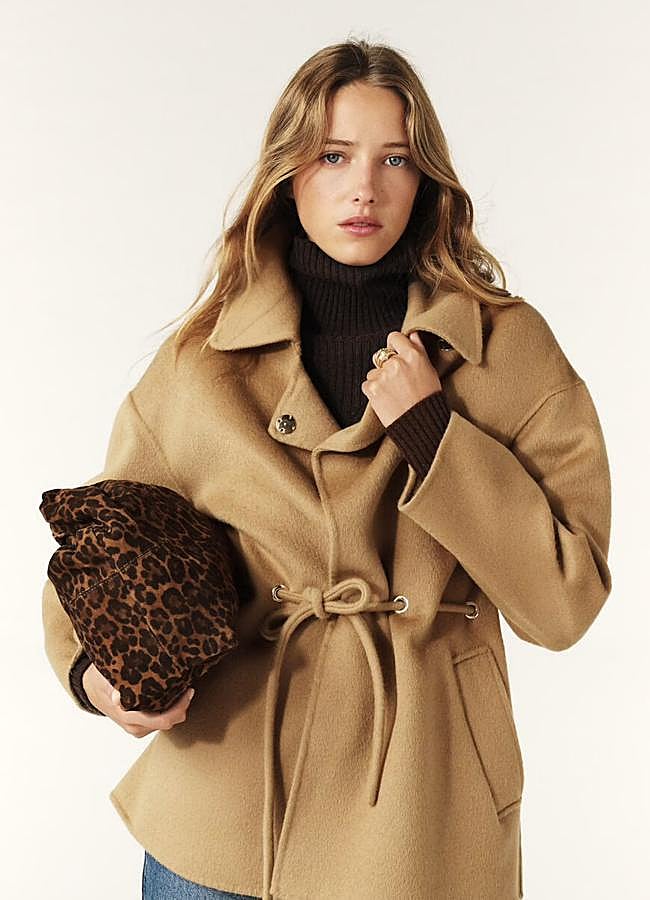 Imagen - Abrigo camel con diseño corto de Ba&sh.