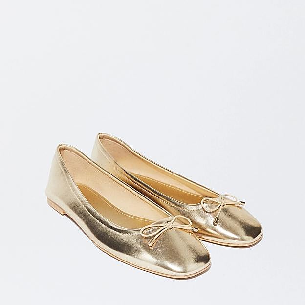 Bailarina con lazo en color dorado de Parfois.