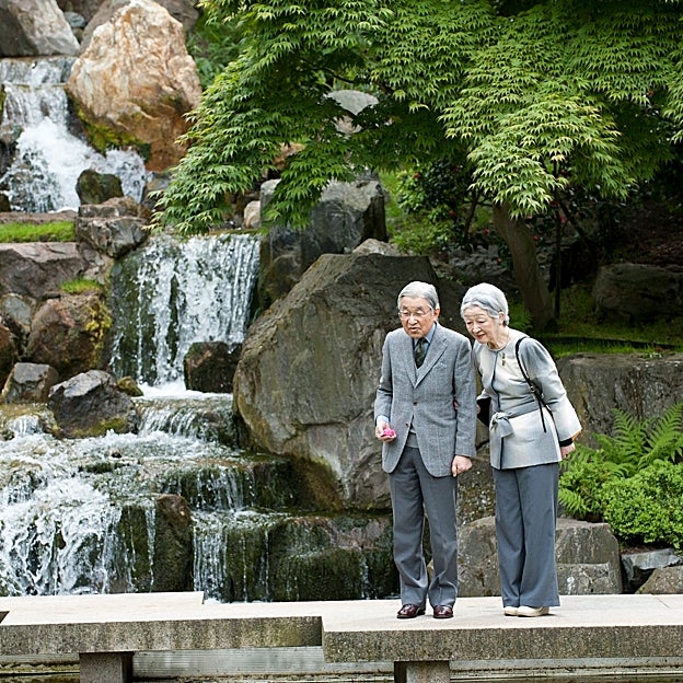 Los emperadores de Japón durante una visita a Londres. 