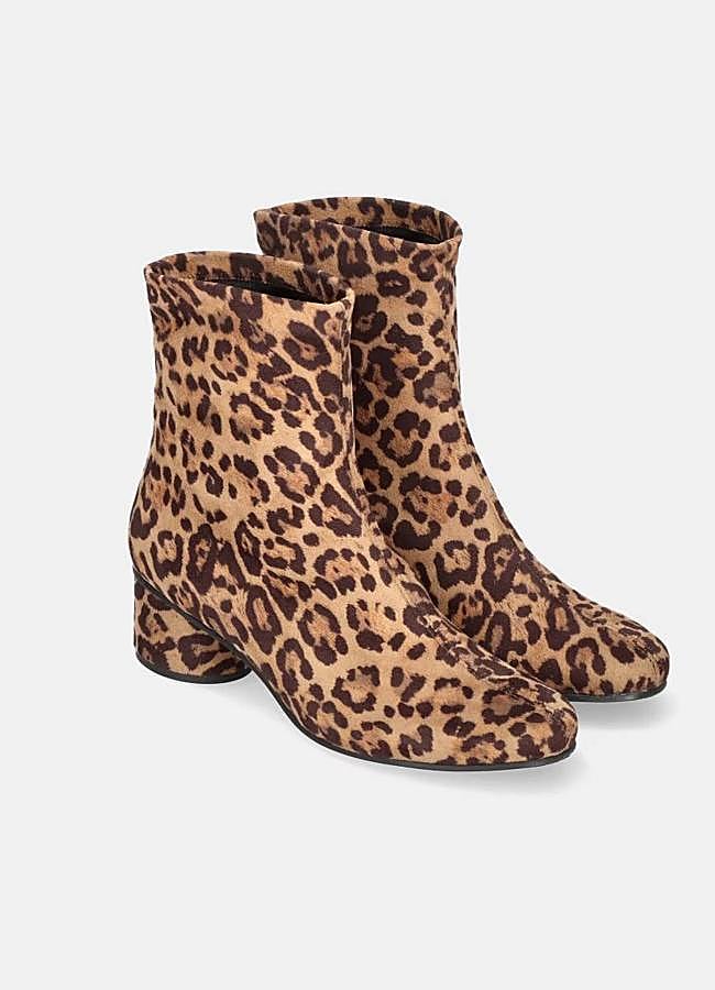 Imagen - Botines de piel con animal print de tacón bajo