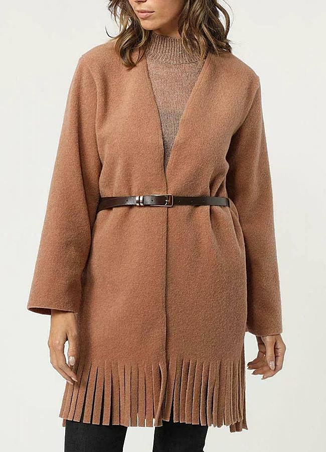 Imagen - Abrigo de punto con detalle de flecos