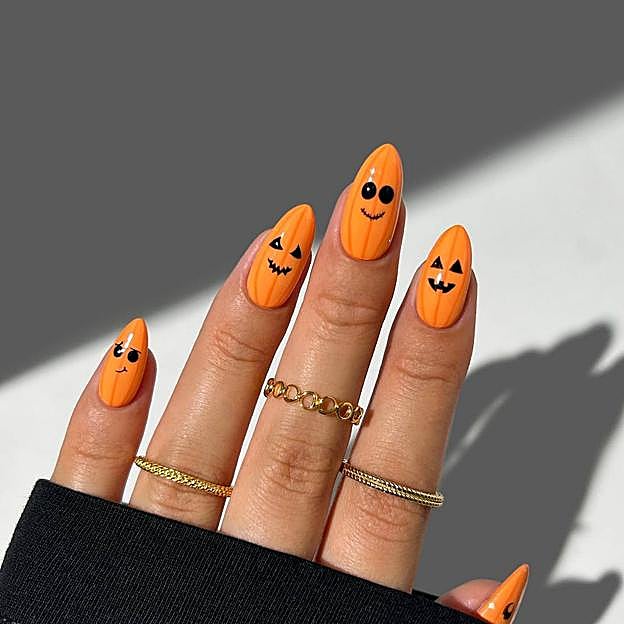 Uñas con dibujos de calabazas de Halloween