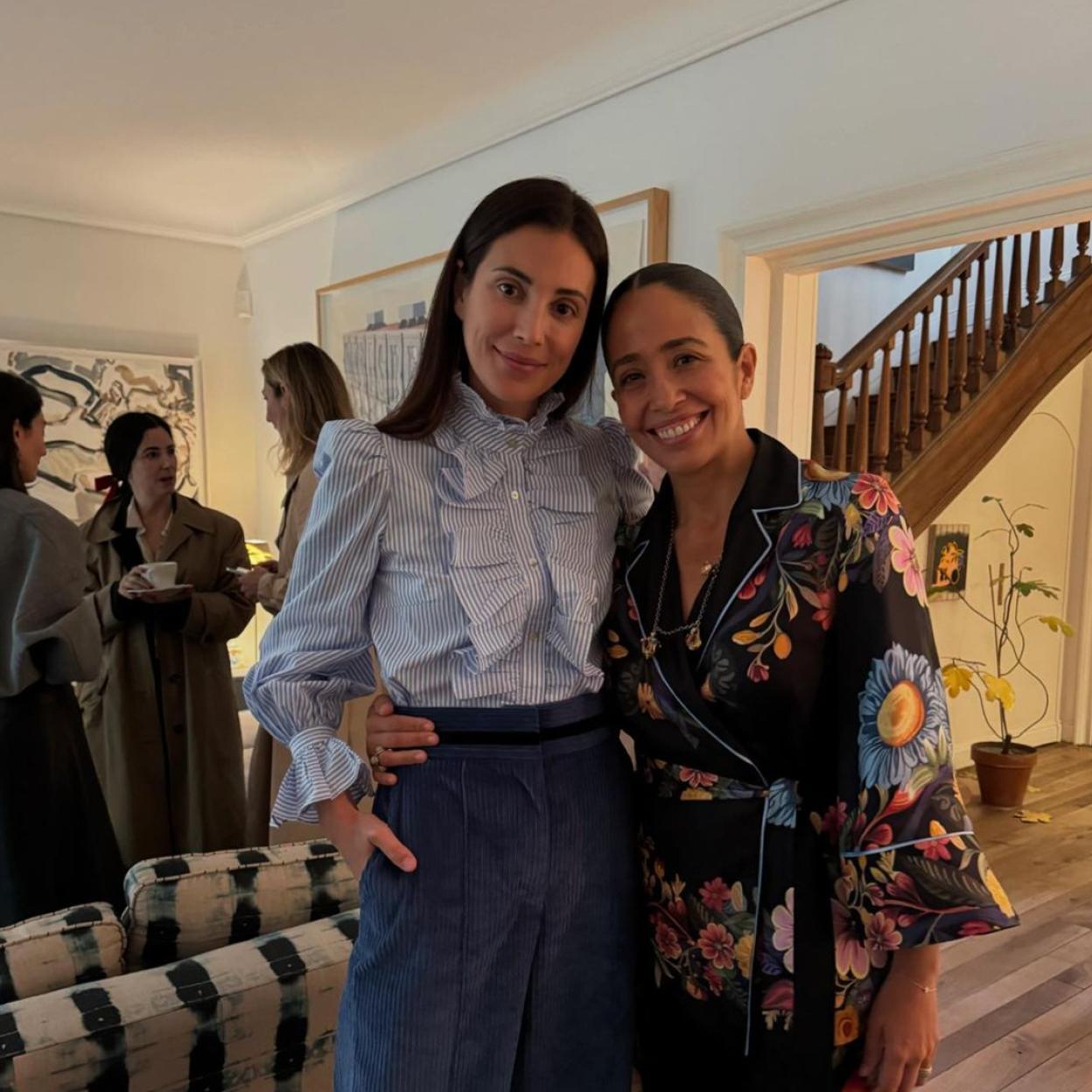 Sassa de Osma con camisa de volantes.