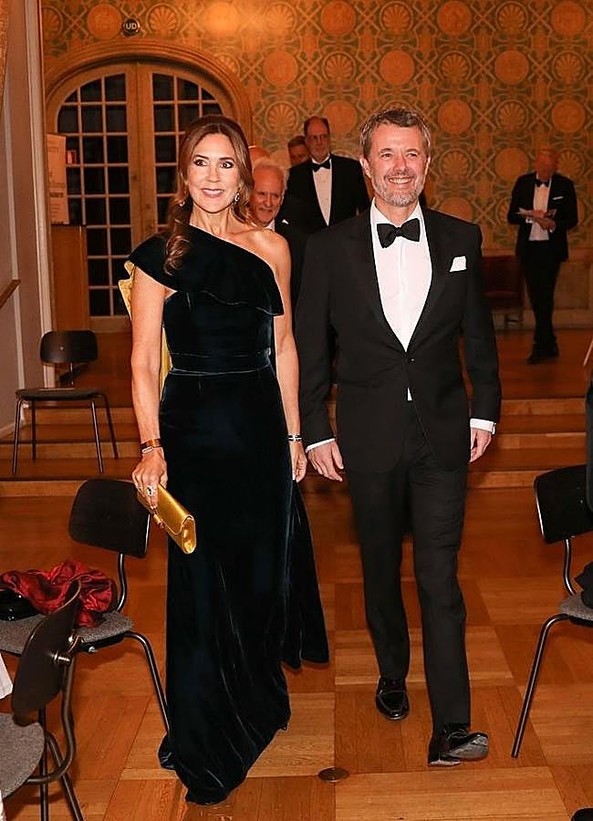 Imagen - Mary de Dinamarca con un vestido de terciopelo. / @detdanskekongehus