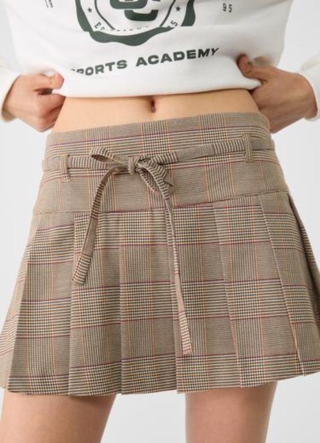 Imagen - Falda con estampado de cuadros de Stradivarius (22,99 euros)