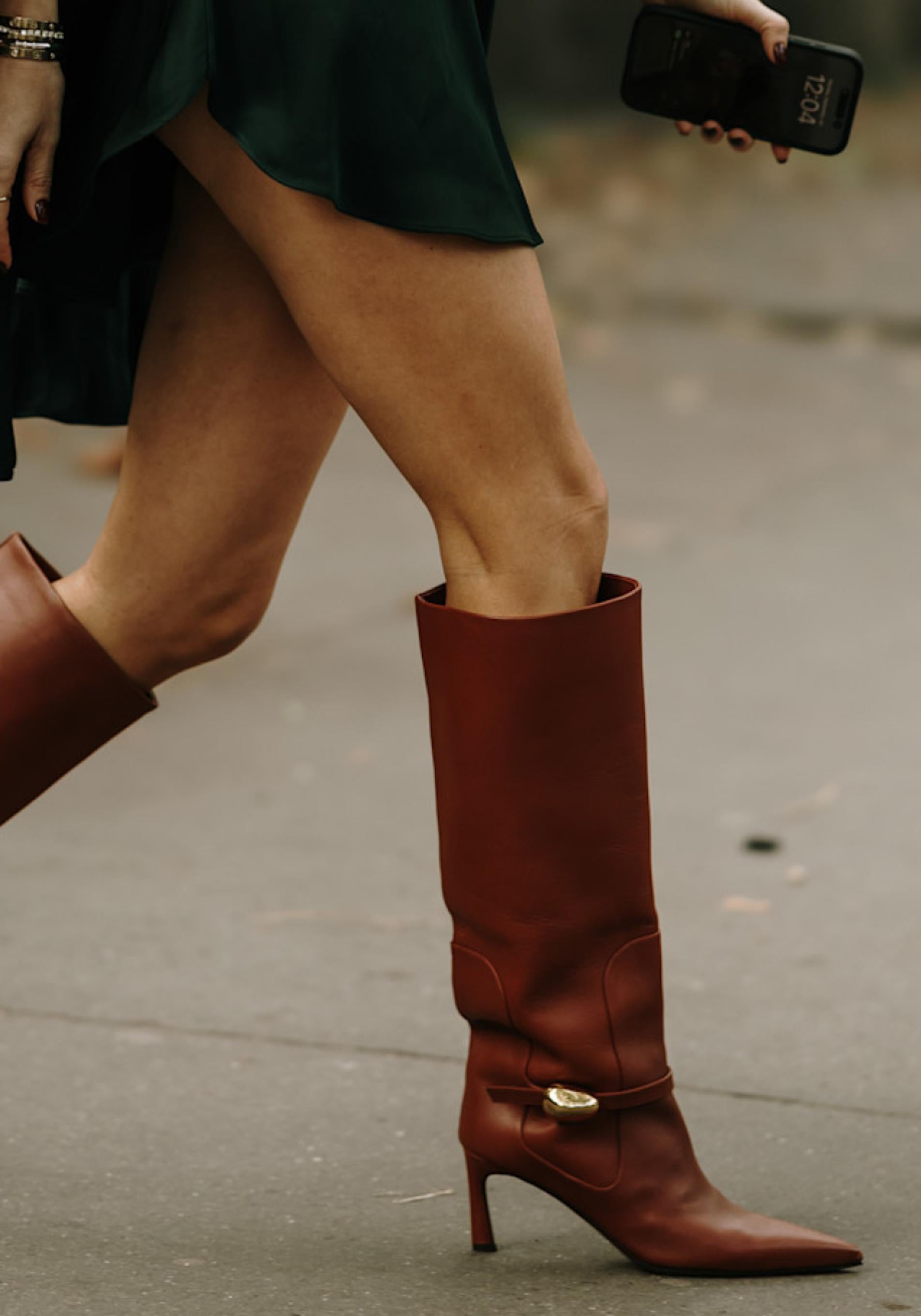 Mujer con botas tendencia
