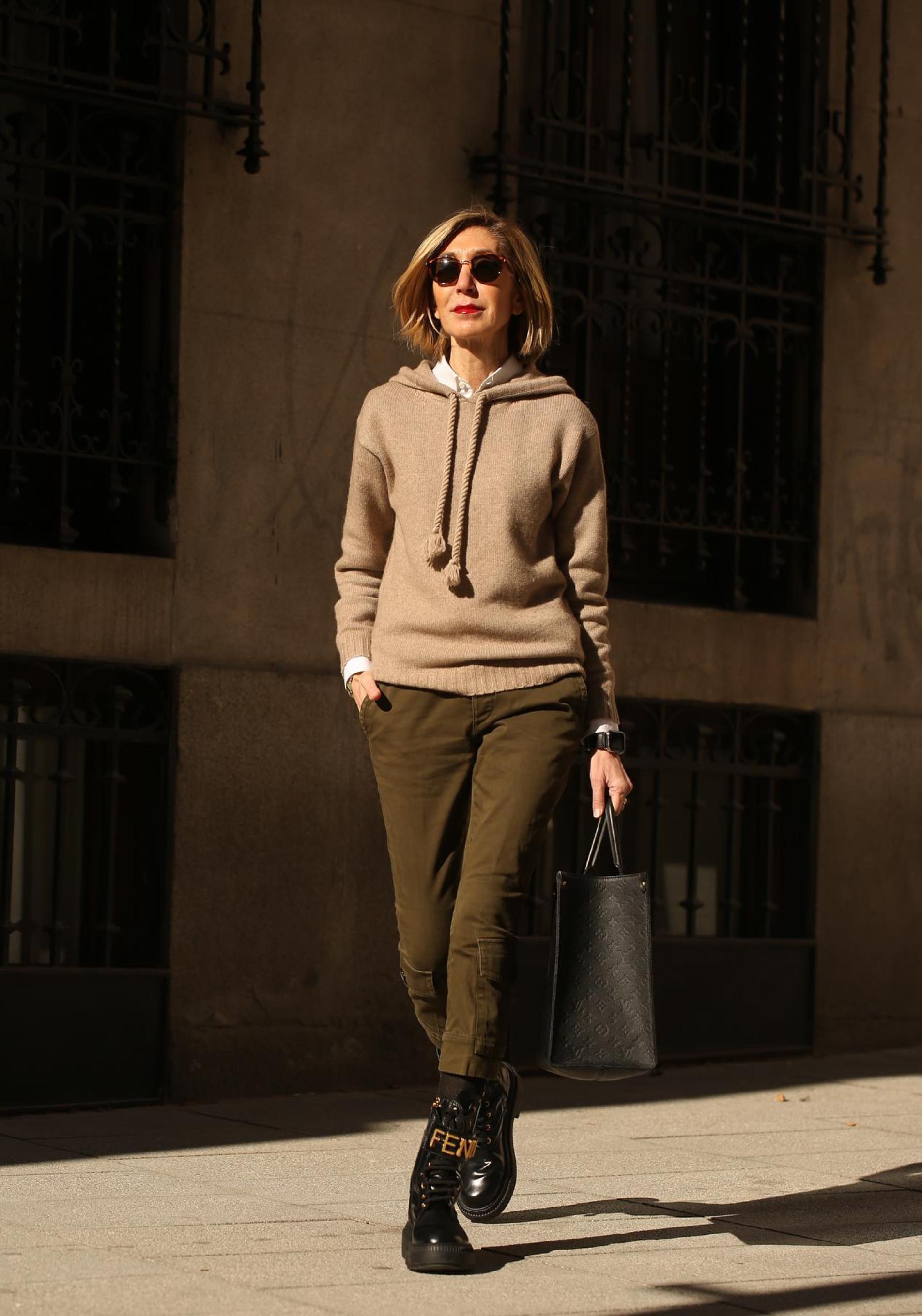 La influencer silver Susi Rejano con un estilismo deportivo. 