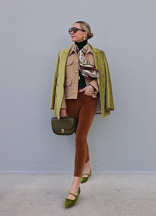 Imagen - Influencer con look tendencia de piel de ante