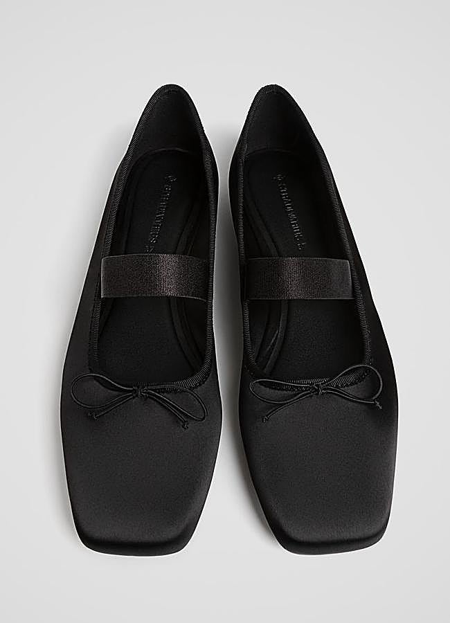 Imagen - Bailarinas efecto satén de Stradiavarius (22,99 euros).