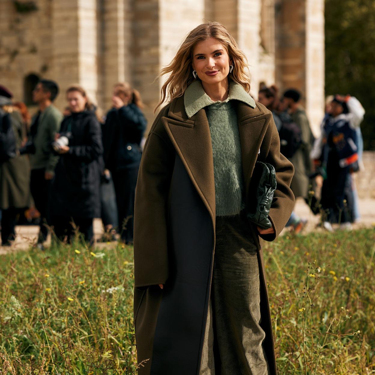 El abrigo de paño favorito de las francesas ahora está en Lefties