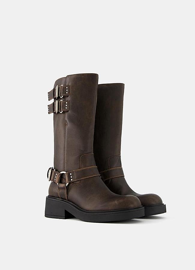 Imagen - Botas marrones con tachuelas de Bershka, 59,99 euros.