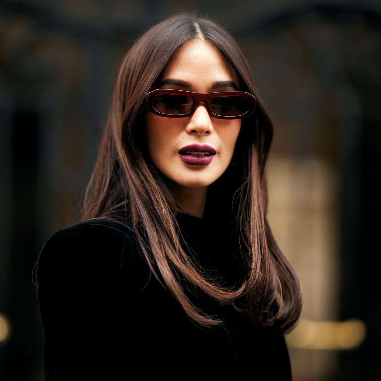 Una modelo con el pelo sano y brillante.