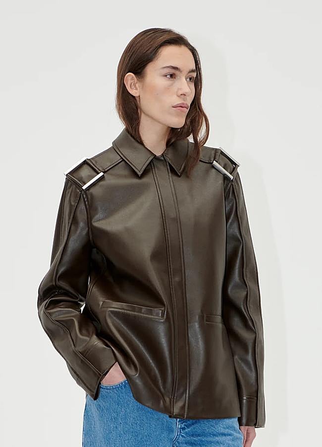 Imagen - Chaqueta de cuero en color marrón chocolate de Stine Goya (350 euros):